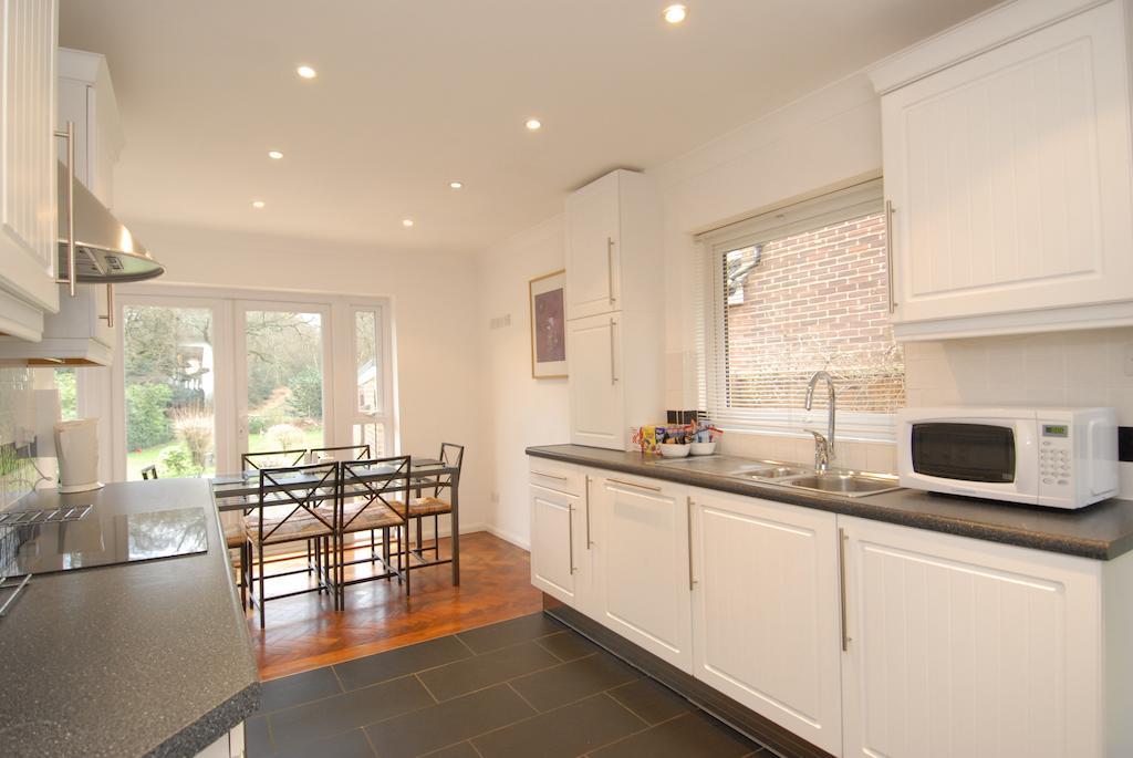 Abacus Bed And Breakfast, Blackwater, Hampshire Camberley Exteriér fotografie